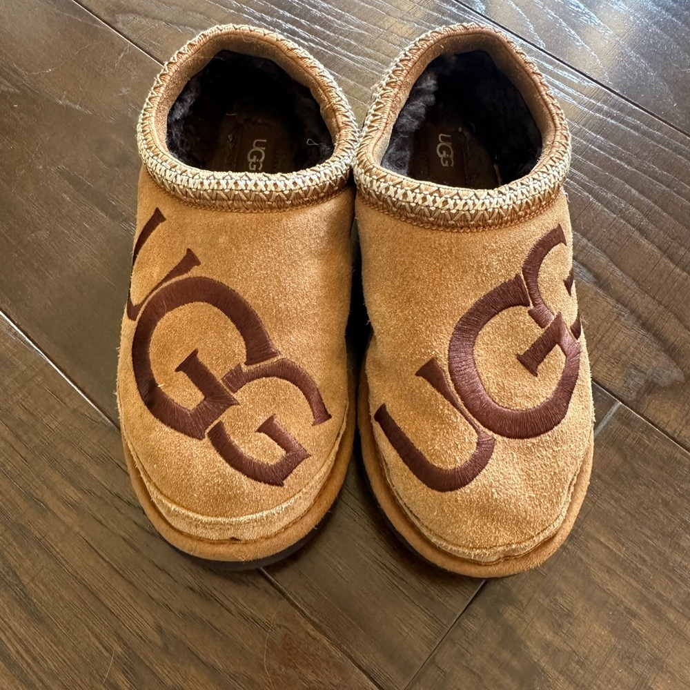 UGG Men's Slipper in Chestnut and Espresso